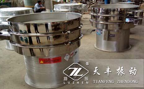 三次元振動篩不均勻(yún)投料的後果